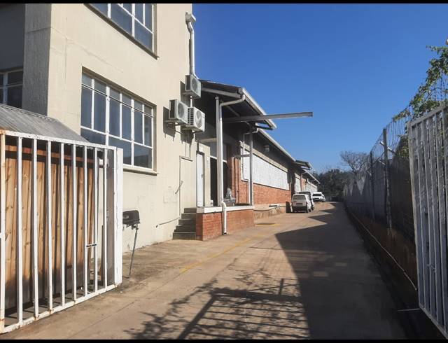 2,140M² FACTORY TO LET IN WESTMEAD
